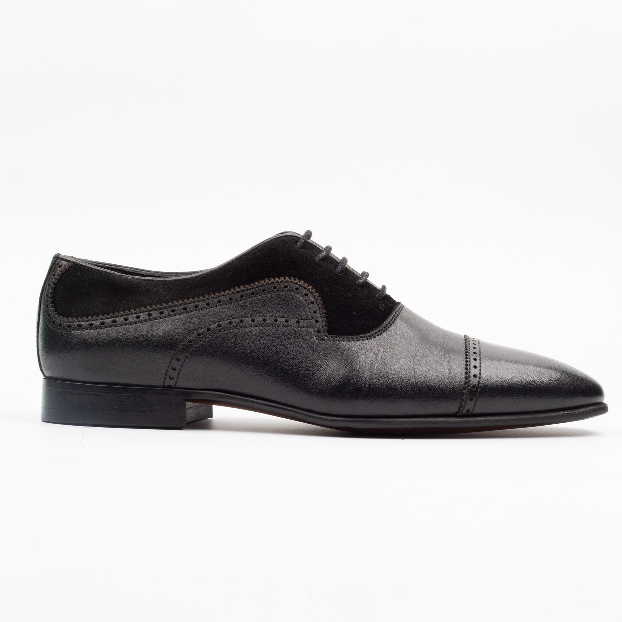 Classic Black Leather Cap Toe Oxfords for Men – Formal and Elegant Footwear (V19-22)