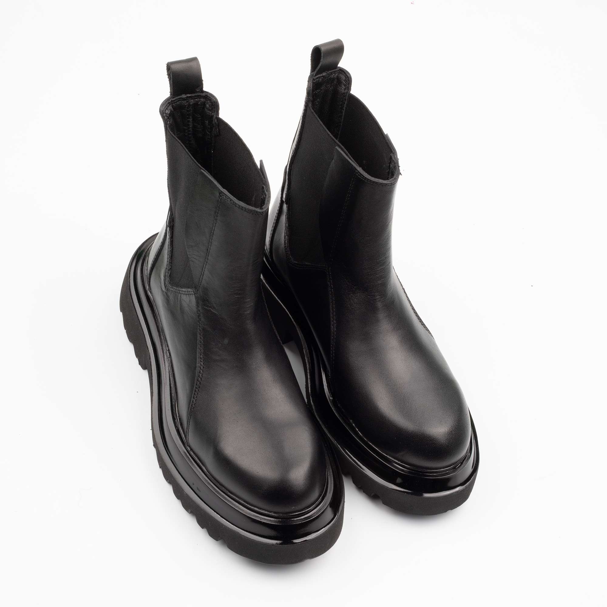 Elegant Women's Black Chunky Chelsea Boots with Platform Sole Modern Urban Footwear - Image 2