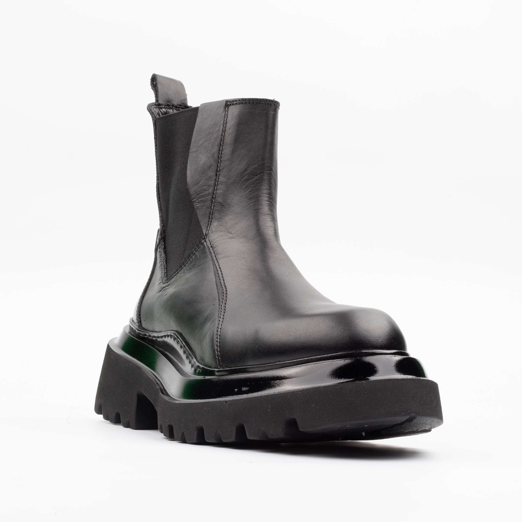 Elegant Women's Black Chunky Chelsea Boots with Platform Sole Modern Urban Footwear - Image 4