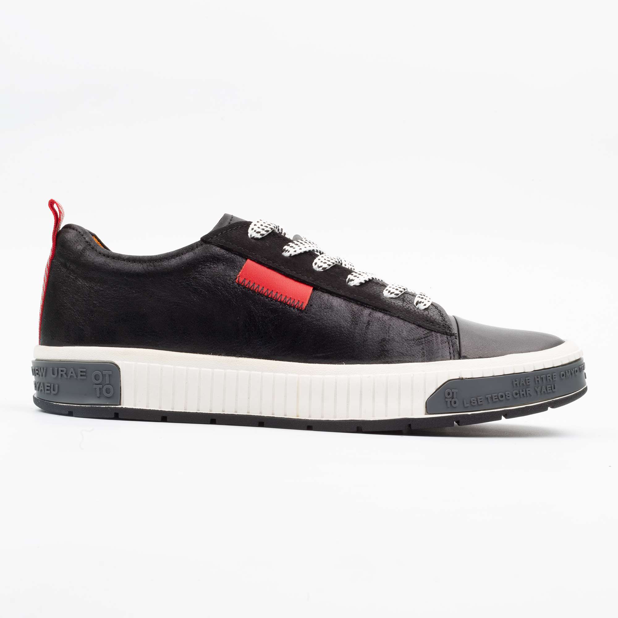 Black Leather Sneakers with Red Accent – Bold Style & Comfort (M15076)
