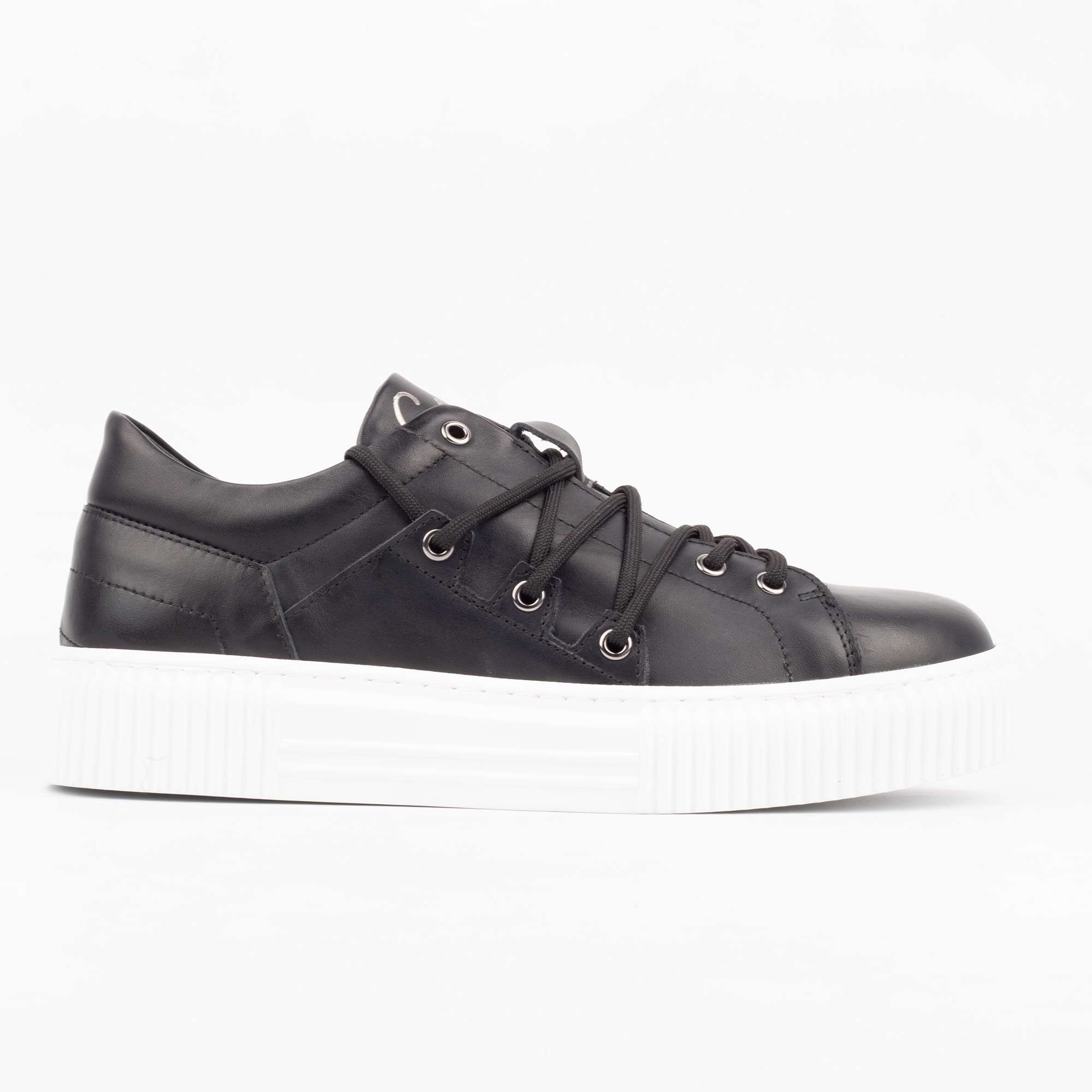 Black Leather Low-Top Sneakers – Timeless Style and Everyday Comfort (19014)