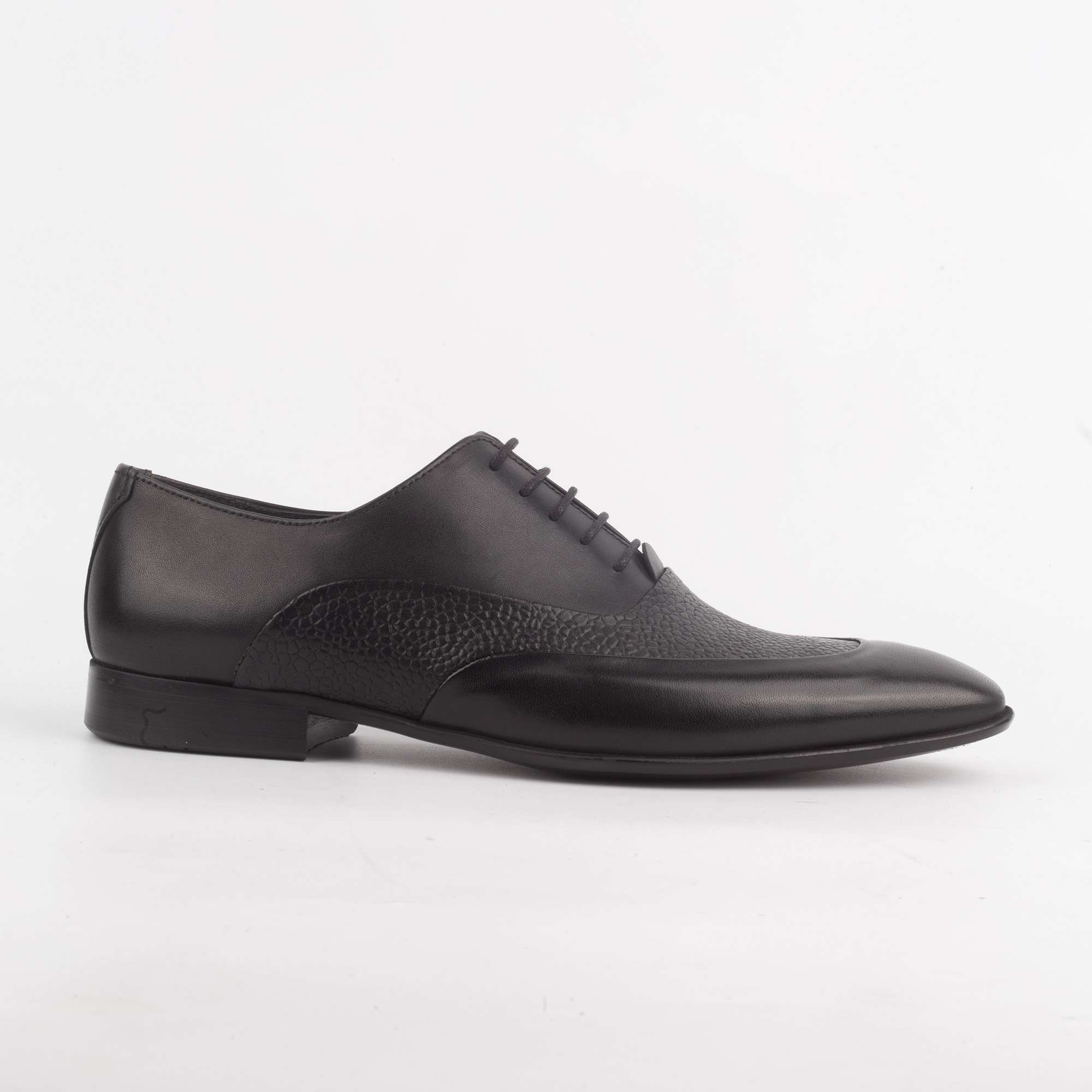 Elegant Textured Black Leather Oxford Shoe for Men - Unique Design with Premium Comfort (H6-04)