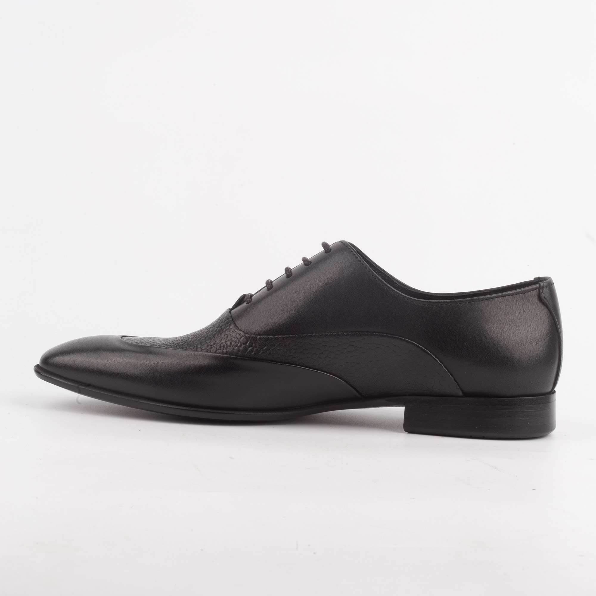 Elegant Textured Black Leather Oxford Shoe for Men - Unique Design with Premium Comfort (H6-04) - Image 4