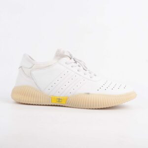 White leather shoes with perforated design. (M15451)