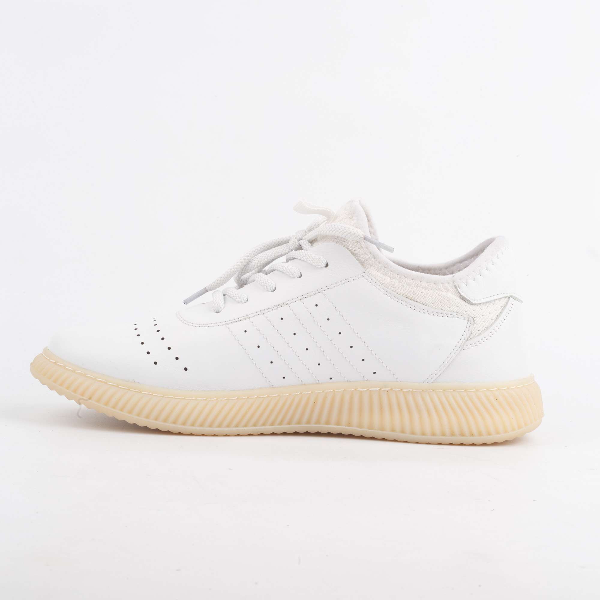 White leather shoes with perforated design. (M15451) - Image 5