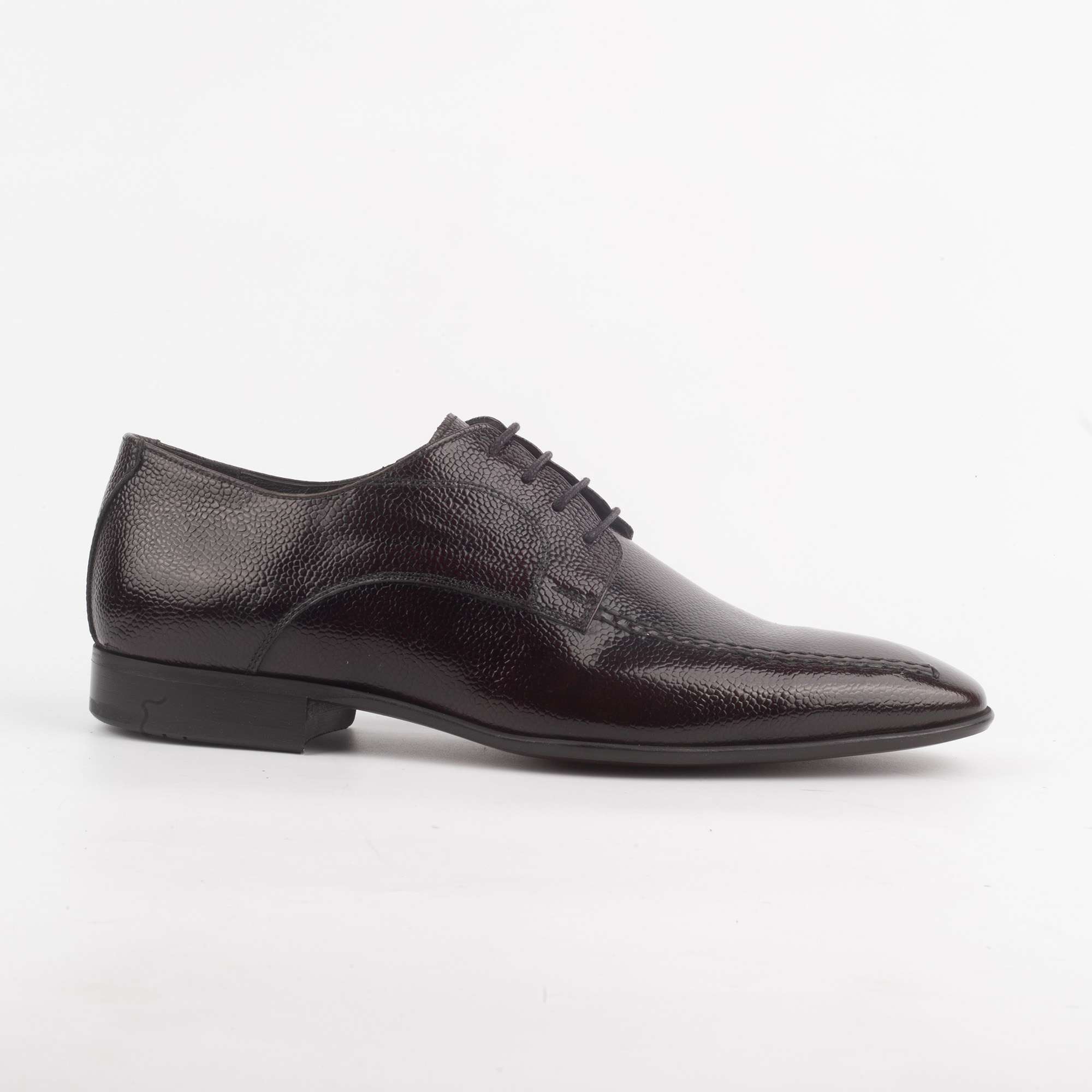 Men's Classic Burgundy Leather Shoes with Textured Finish and Glossy Look.(H8302)