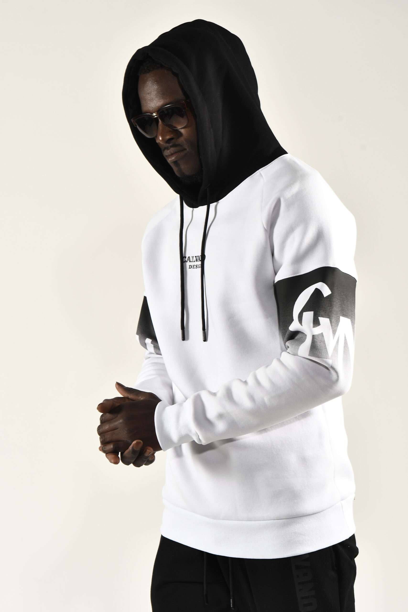 Modern Men's White Hoodie with Black Accents Stylish and Comfortable - Image 5